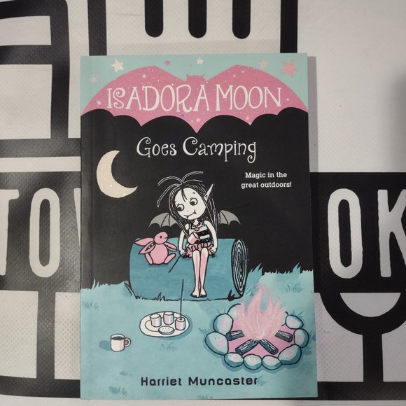 Isadora Moon Goes Camping Book 2 by Harriet Muncaster 2017 Paperback - Picture 1 of 6